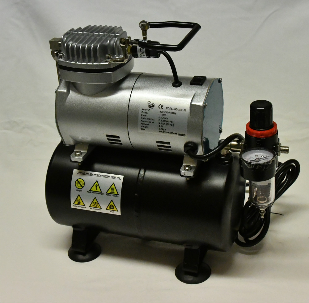 Airbrushes/Compressors: Compressor with tank